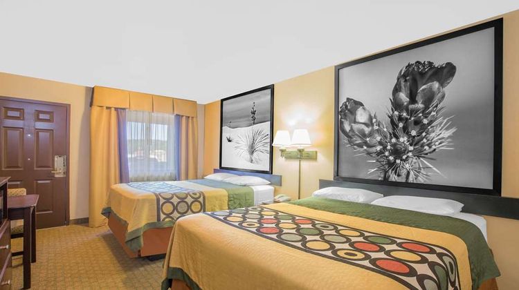 Super 8 Idabel Room