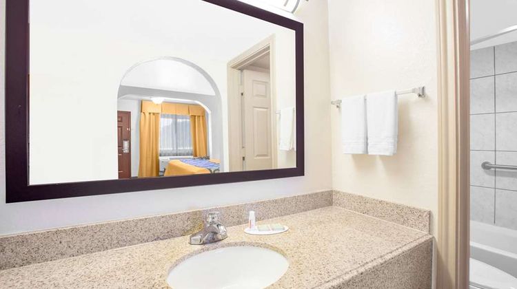 Super 8 Idabel Room
