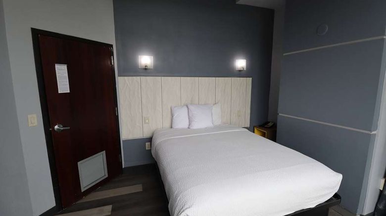 <b>Days Inn & Suites Milwaukee Room</b>. Images powered by <a href="https://iceportal.shijigroup.com/" title="IcePortal" target="_blank">IcePortal</a>.