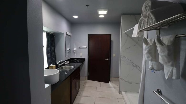 <b>Days Inn & Suites Milwaukee Room</b>. Images powered by <a href="https://iceportal.shijigroup.com/" title="IcePortal" target="_blank">IcePortal</a>.