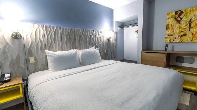 Days Inn & Suites Milwaukee Room