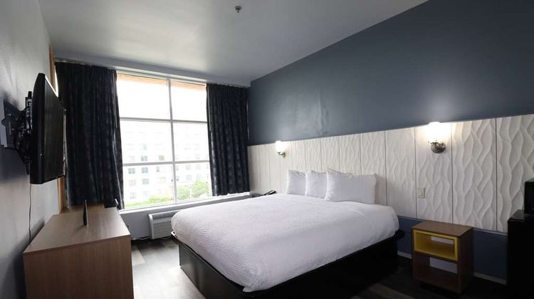 Days Inn & Suites Milwaukee Room