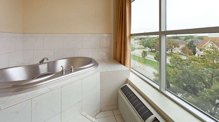 Days Inn & Suites Milwaukee Room