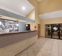 Super 8 Midland Lobby