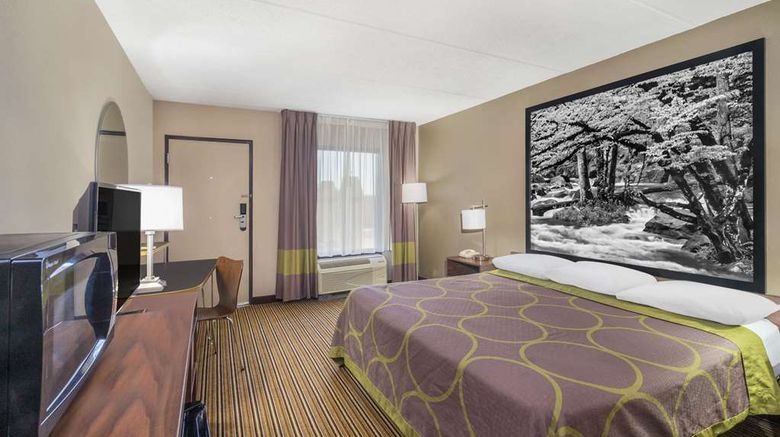 <b>Super 8 Knoxville North/Powell Room</b>. Images powered by <a href="https://iceportal.shijigroup.com/" title="IcePortal" target="_blank">IcePortal</a>.