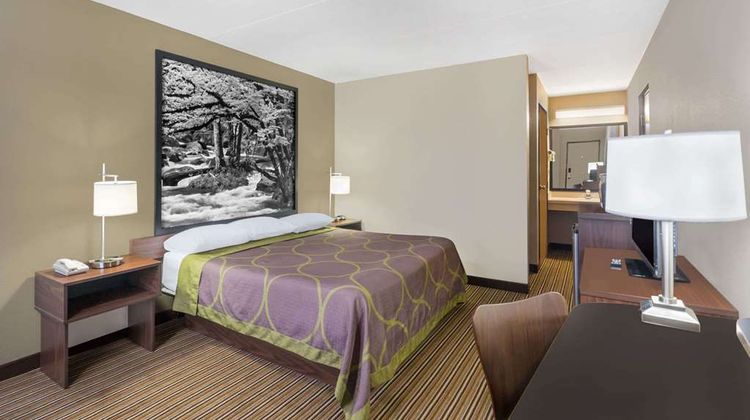 Super 8 Knoxville North/Powell Room