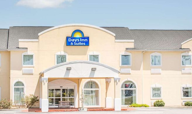 Days Inn & Suites Swainsboro Exterior