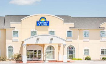 Days Inn & Suites Swainsboro