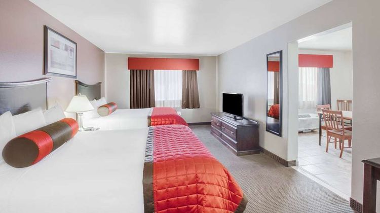 Baymont Inn & Suites Wheeler Suite
