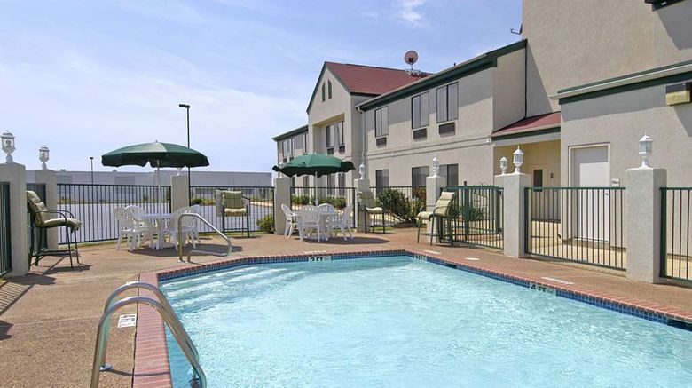 <b>Super 8 Southaven Pool</b>. Images powered by <a href="https://iceportal.shijigroup.com/" title="IcePortal" target="_blank">IcePortal</a>.