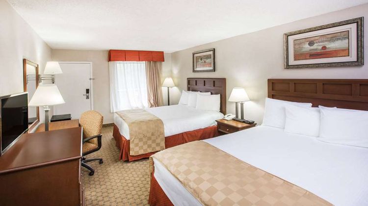 Baymont Inn & Suites Mobile/ I-65 Room