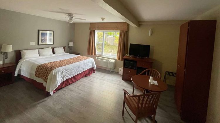 Super 8 Campbellton Room