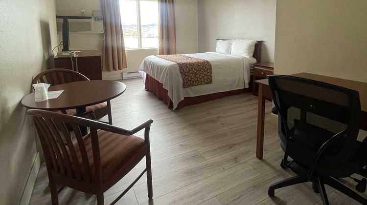 Super 8 Campbellton Room