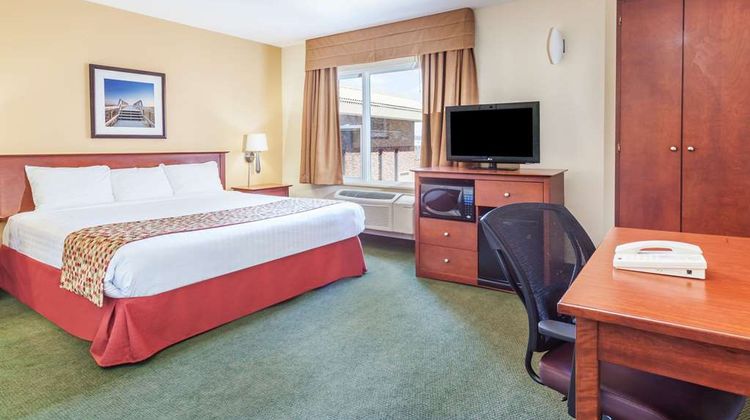 Super 8 Campbellton Room