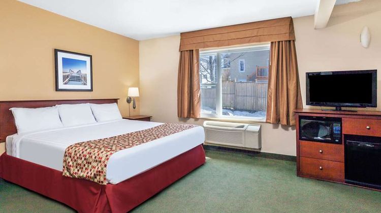 Super 8 Campbellton Room