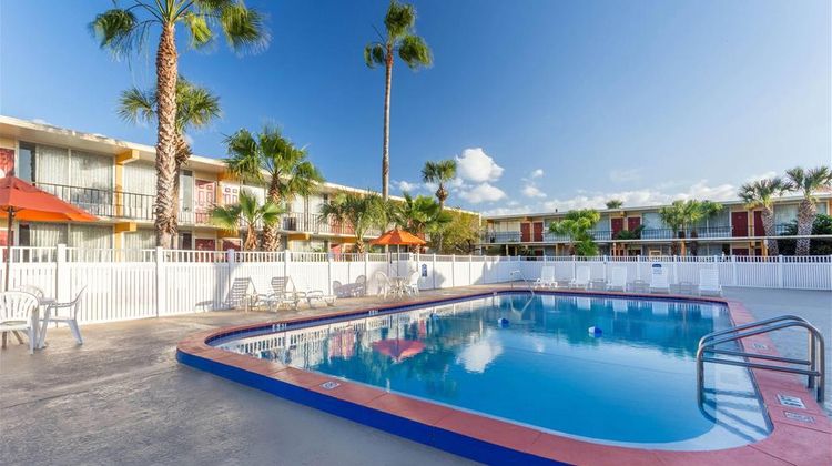 Howard Johnson Lakeland Pool