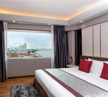 Ramada Plaza Menam Riverside Room
