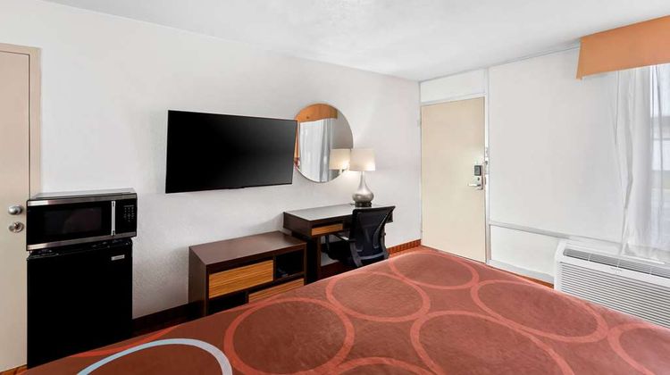 Super 8 Baton Rouge/I-10 Room