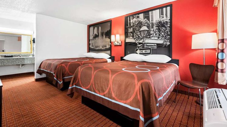 Super 8 Baton Rouge/I-10 Room