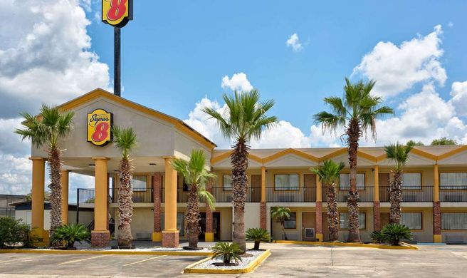 Super 8 Breaux Bridge Exterior