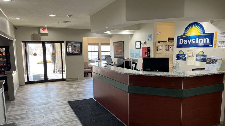 Days Inn near Kansas Speedway Lobby