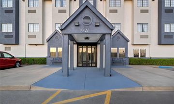 Days Inn near Kansas Speedway