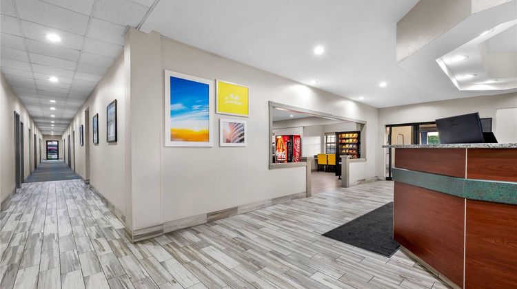 Days Inn near Kansas Speedway Lobby