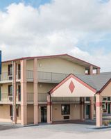 Days Inn & Suites Springfield on I-44