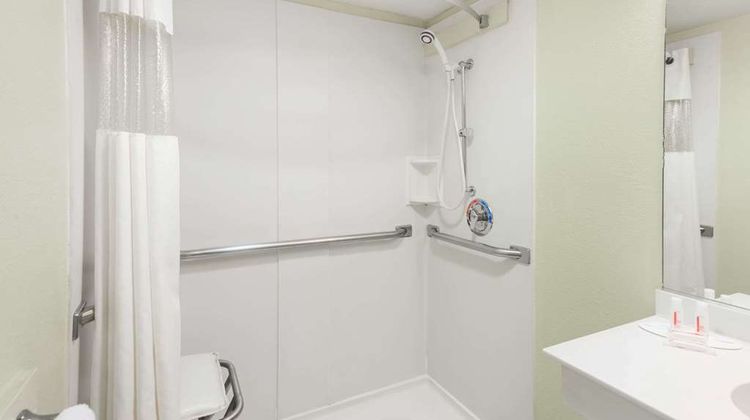 Days Inn & Suites Springfield on I-44 Room