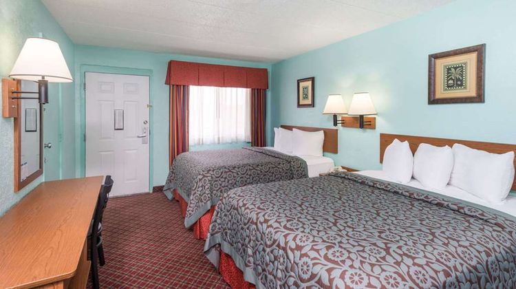 Days Inn & Suites Springfield on I-44 Room