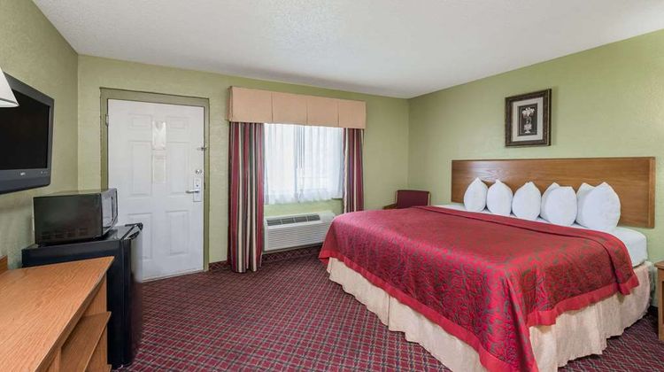 Days Inn & Suites Springfield on I-44 Room