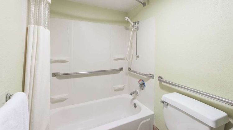 Days Inn & Suites Springfield on I-44 Room