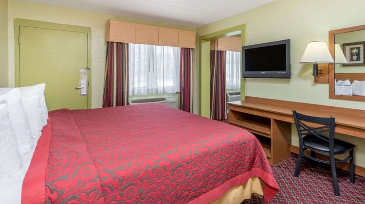 Days Inn & Suites Springfield on I-44 Suite