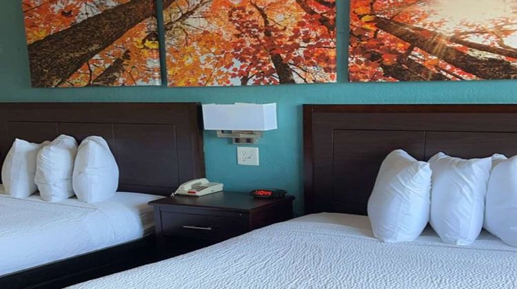 Days Inn & Suites Springfield on I-44 Room
