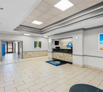 Days Inn & Suites Cedar Rapids Lobby
