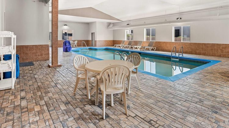 Days Inn & Suites Cedar Rapids Pool