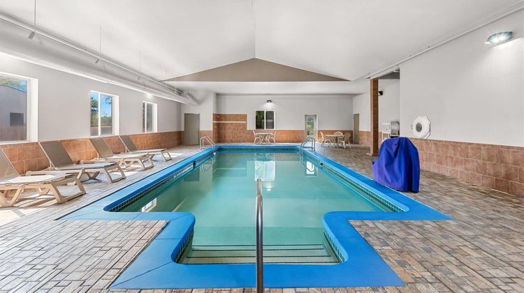 Days Inn & Suites Cedar Rapids Pool