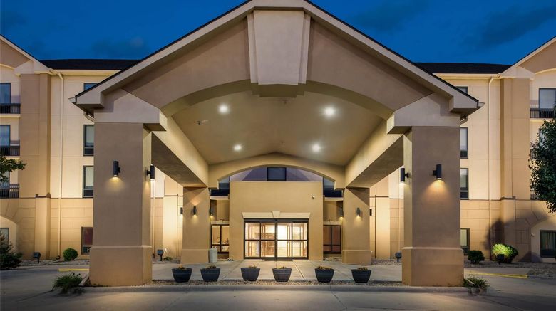 <b>Days Inn & Suites Cedar Rapids Exterior</b>. Images powered by <a href="https://iceportal.shijigroup.com/" title="IcePortal" target="_blank">IcePortal</a>.