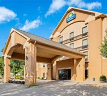 Days Inn & Suites Cedar Rapids Exterior