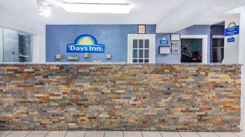 <b>Days Inn Raleigh Glenwood-Crabtree Lobby</b>. Images powered by <a href="https://iceportal.shijigroup.com/" title="IcePortal" target="_blank">IcePortal</a>.