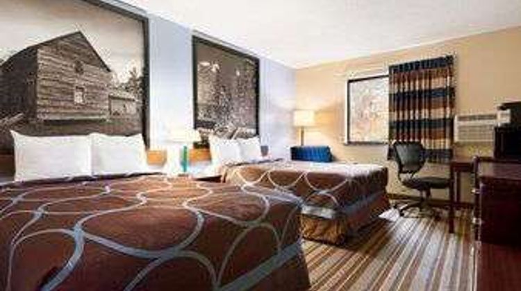 Howard Johnson Inn & Suites San Diego Suite