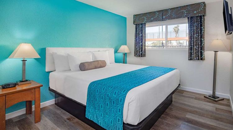 Howard Johnson Inn & Suites San Diego Suite