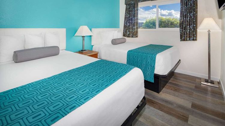 Howard Johnson Inn & Suites San Diego Suite