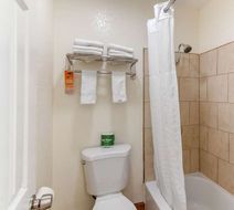 Howard Johnson Inn & Suites San Diego Room