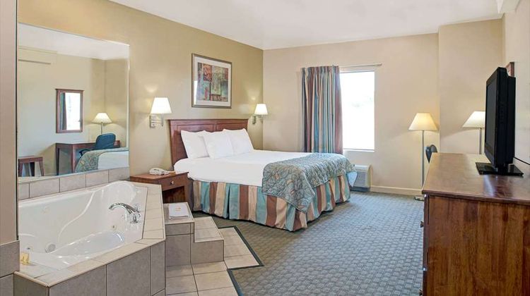 Days Inn Downtown St. Louis Suite