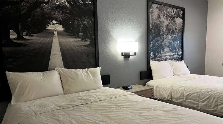 Super 8 Rosenberg Room