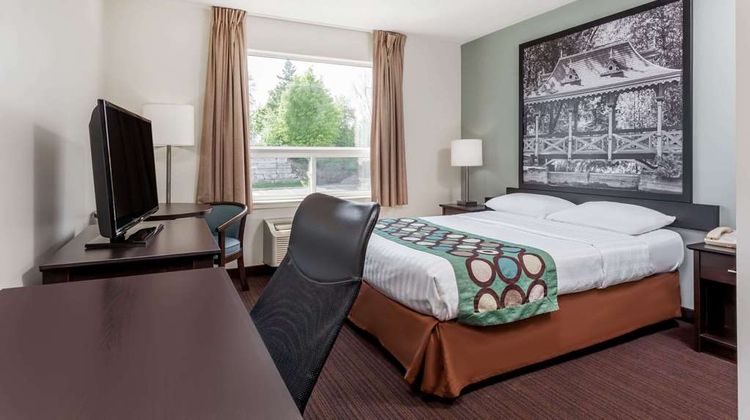 Super 8 Peterborough Suite