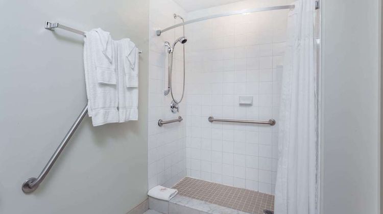 Super 8 Peterborough Room