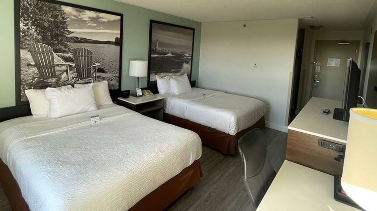 Super 8 Peterborough Room
