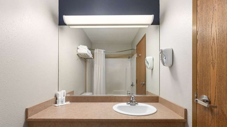 Super 8 St-Jerome Suite